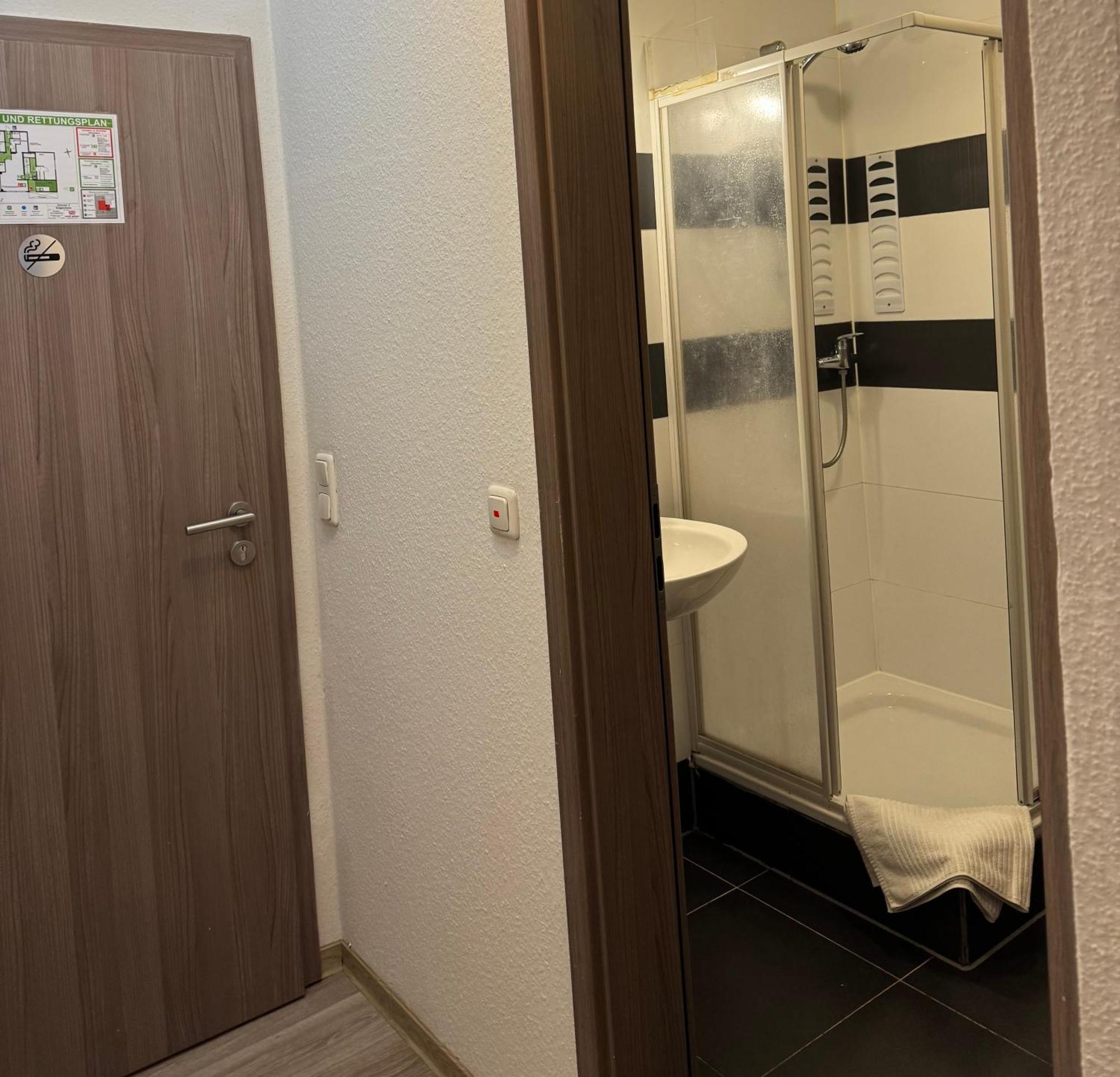 Hotel-Pension Alt-Heidenberg 지겐 외부 사진
