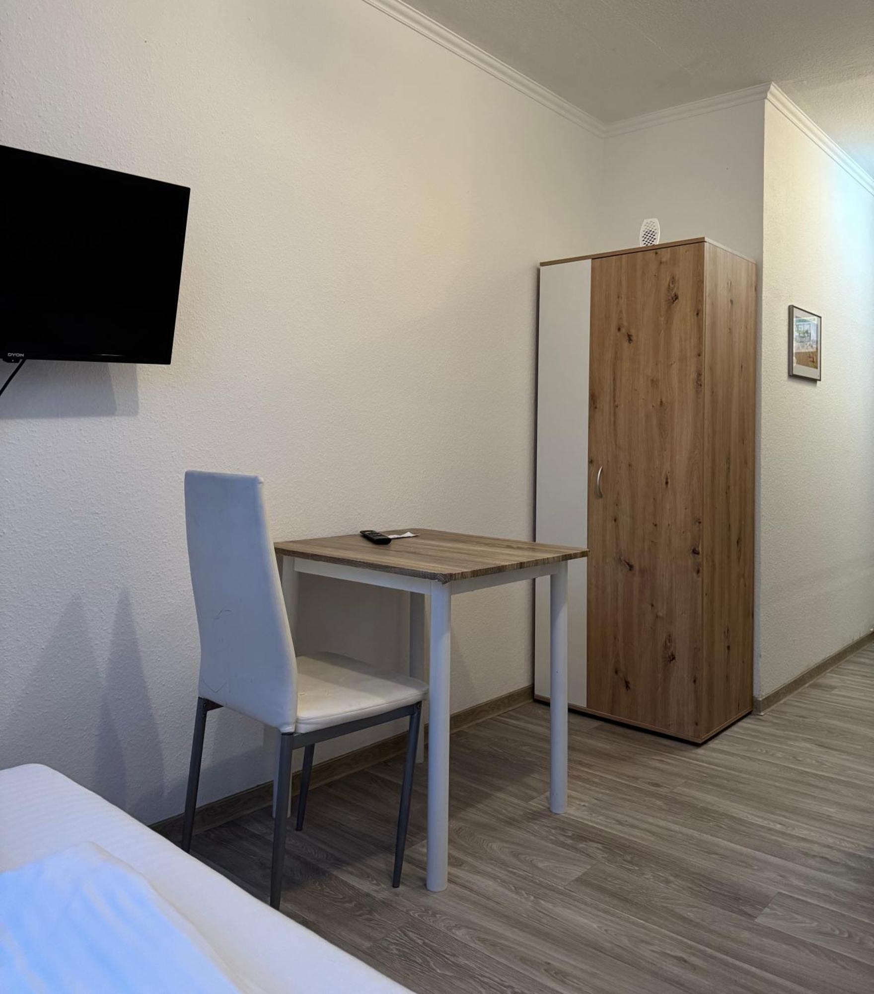 Hotel-Pension Alt-Heidenberg 지겐 외부 사진